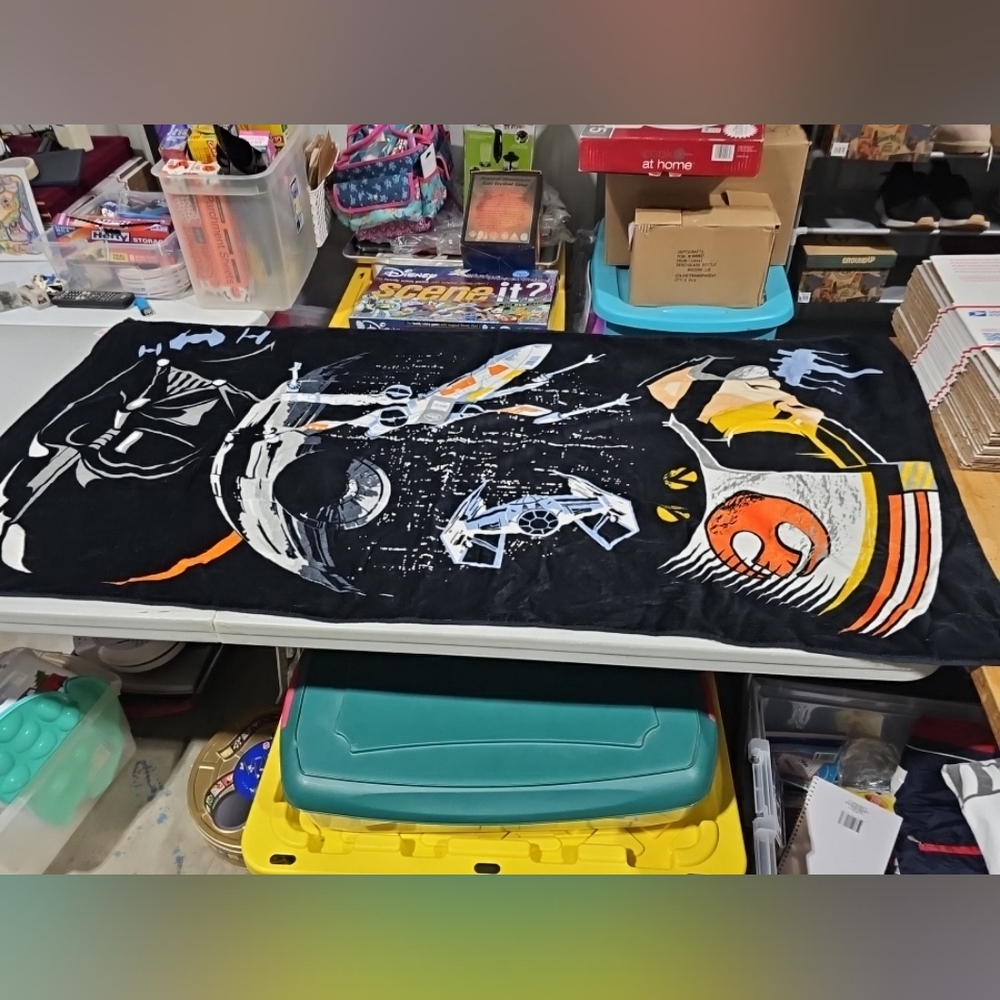 Star Wars Black and Orange Towel - Picture 9 of 11